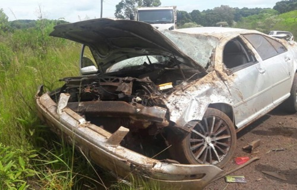 Ir para  <p>Um acidente ocorrido nesta quinta-feira, 5, pr&oacute;ximo &agrave; cidade de S&atilde;o Valentim deixou tr&ecirc;s pessoas feridas. O fato envolveu um ve&iacute;culo VW/Bora com placas de Bar&atilde;o de...
